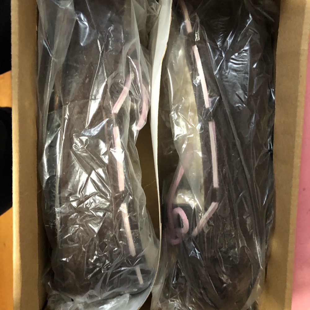 UGG Flats; Size 8 - Picture 3 of 6